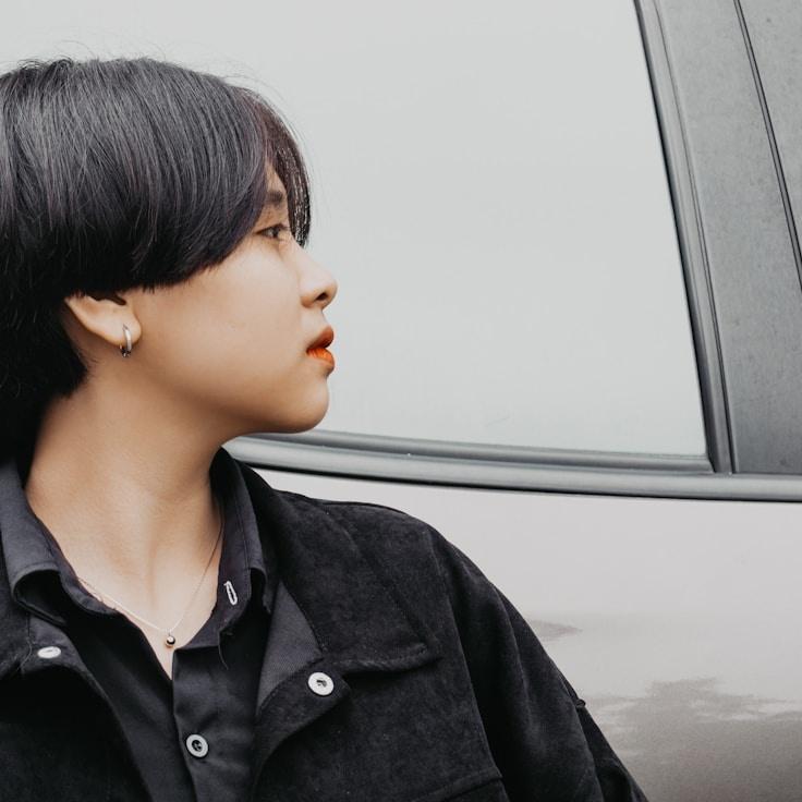 Kaveri Mehta, Lead Design Curator at RoundForestRest, reviewing corporate floral arrangements